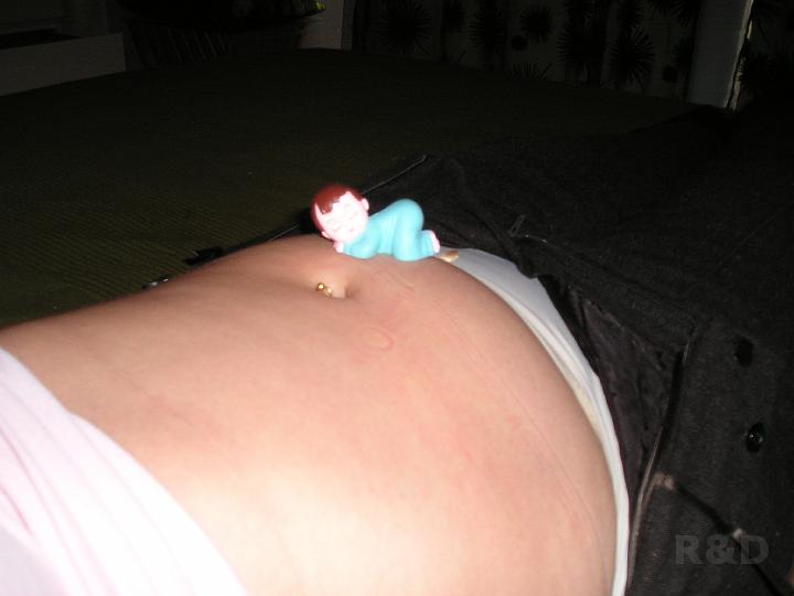 30-10-05 mijn buik (3) 4 weken.jpg